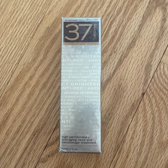 MACRENE Actives High Performance Neck and Décolletage Treatment - Picture 2 of 4